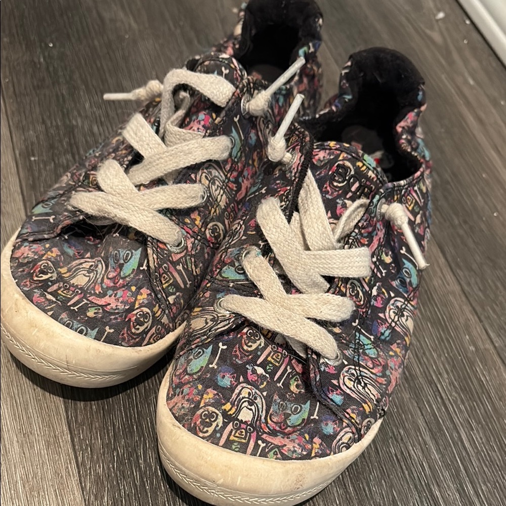 Bobs by Sketchers dog print size 6.5